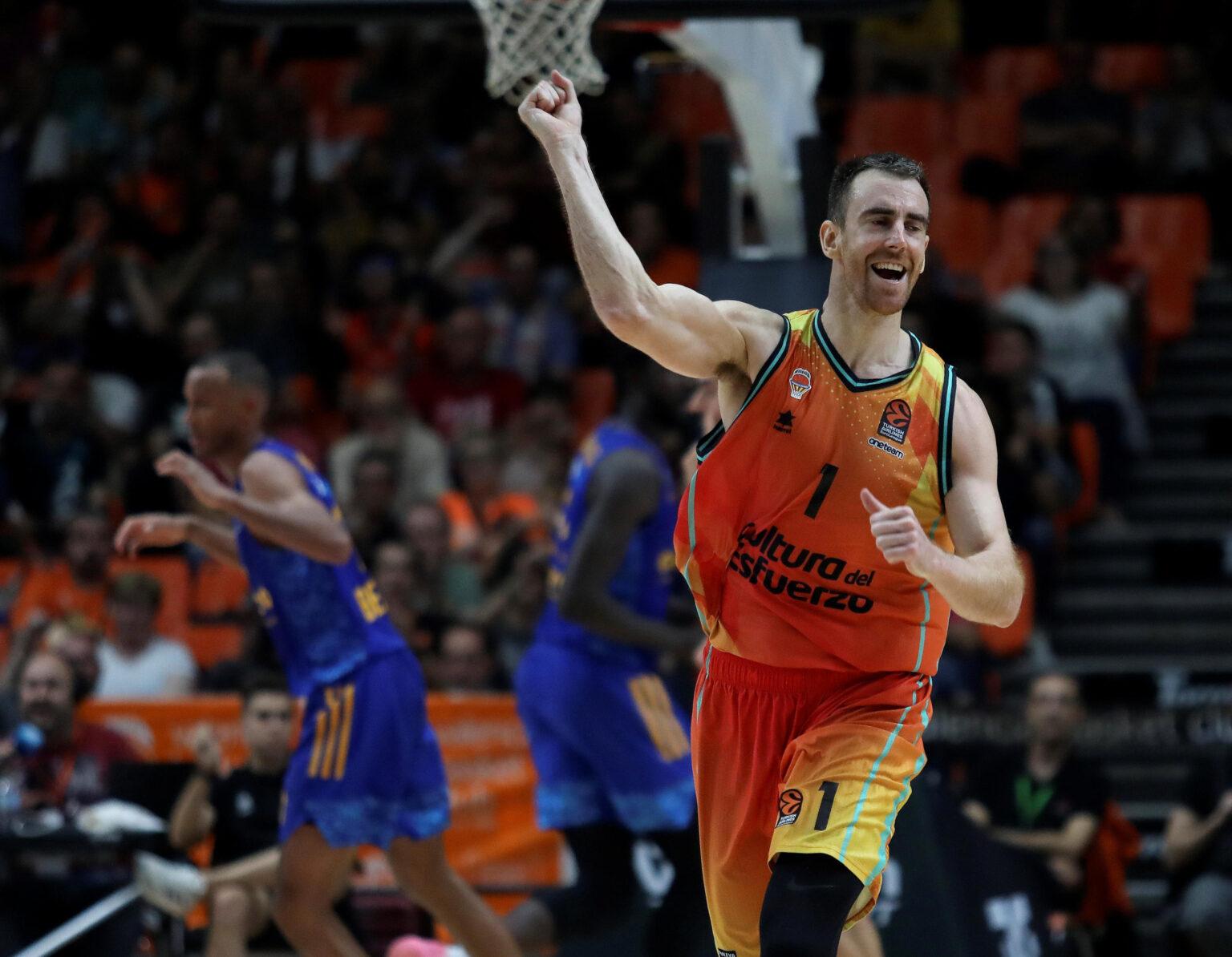 Ο Κρις Τζόουνς σφράγισε τη νίκη της Βαλένθια στο Βερολίνο