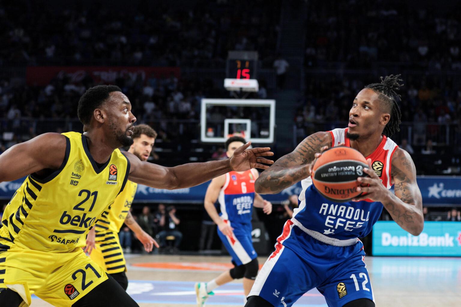 Ο Γουίλ Κλάιμπερν χάρισε τη νίκη στην Αναντολού Εφές στο 2ο παιχνίδι κόντρα στη Φενερμπαχτσέ