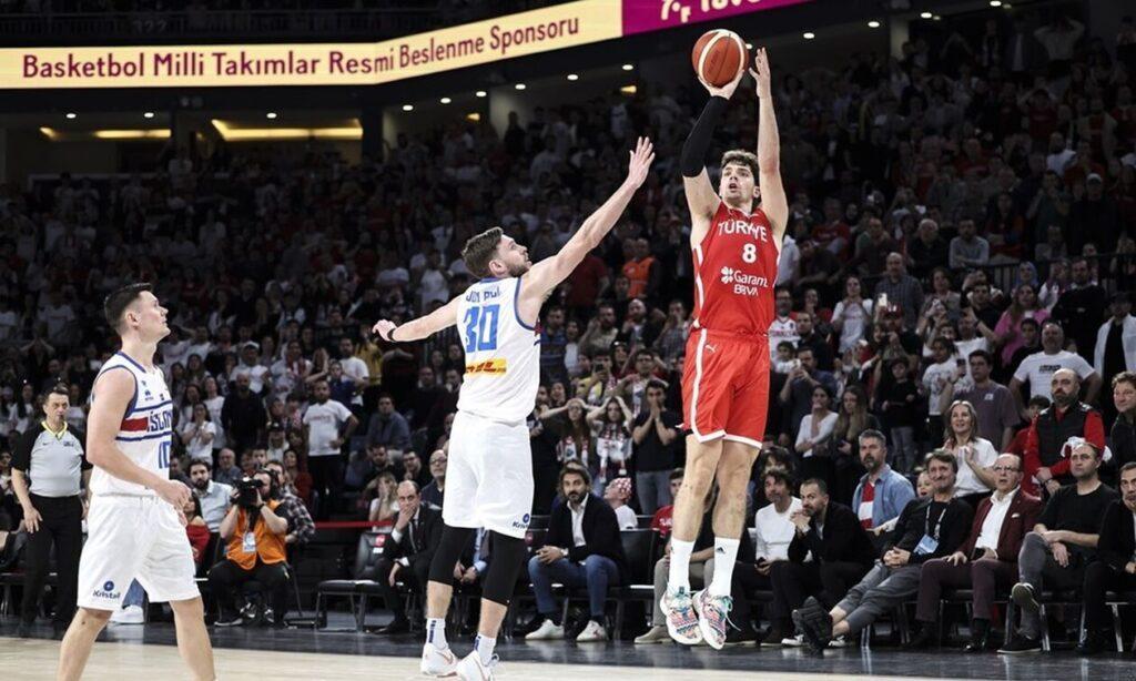 Με τρομερό buzzer beater του Μπιμπέροβιτς πήρε τη νίκη η Τουρκία απέναντι στην Ισλανδία