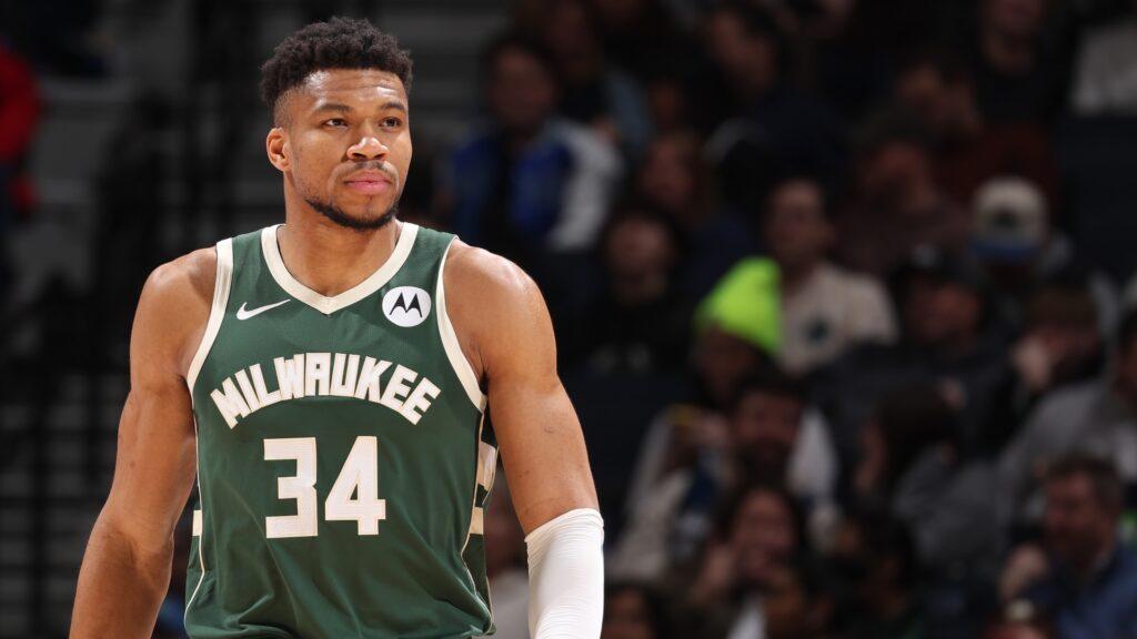 Οι Μπακς νικούν τους Τίμπεργουλβς χάρη στην ηγετική εμφάνιση του Γιάννη Αντετοκούνμπο