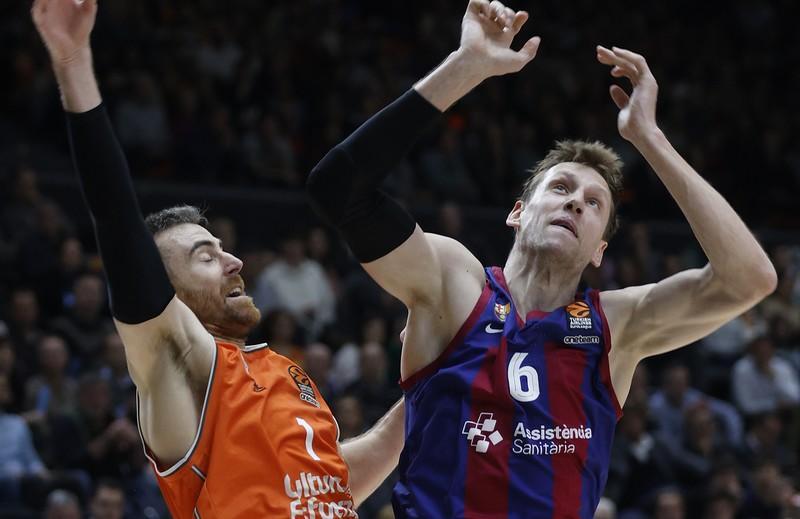 Ο τέλειος Γιαν Βέσελι και η Μπαρτσελόνα πήραν τη νίκη στη Βαλένθια