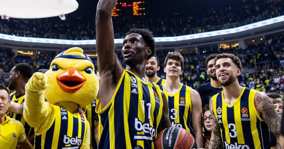 Ο Nigel Hayes-Davis κερδίζει τον MVP του γύρου μετά από την ιστορική του απόδοση των 50 πόντων