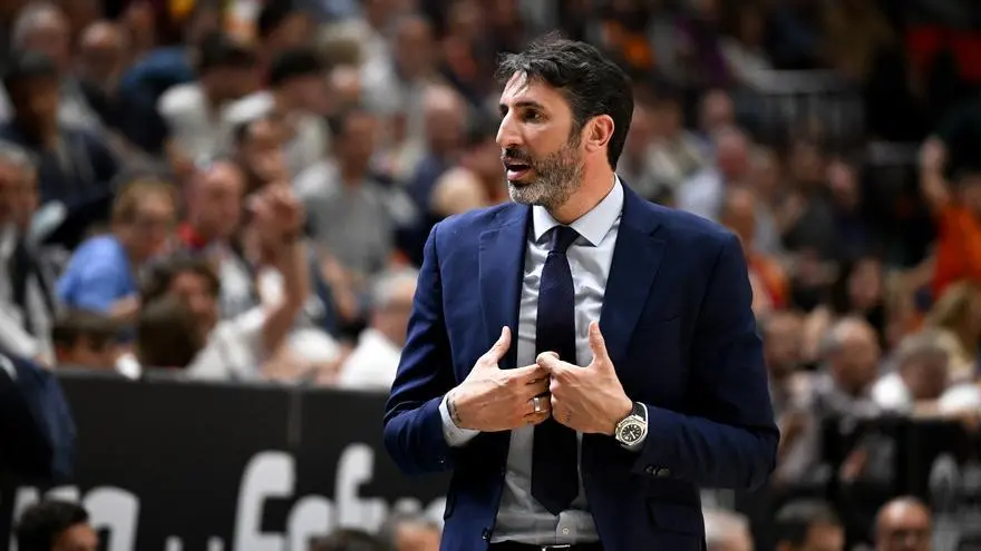 Ο Alex Mumbru φεύγει από τη Βαλένθια, ο βοηθός αναλαμβάνει