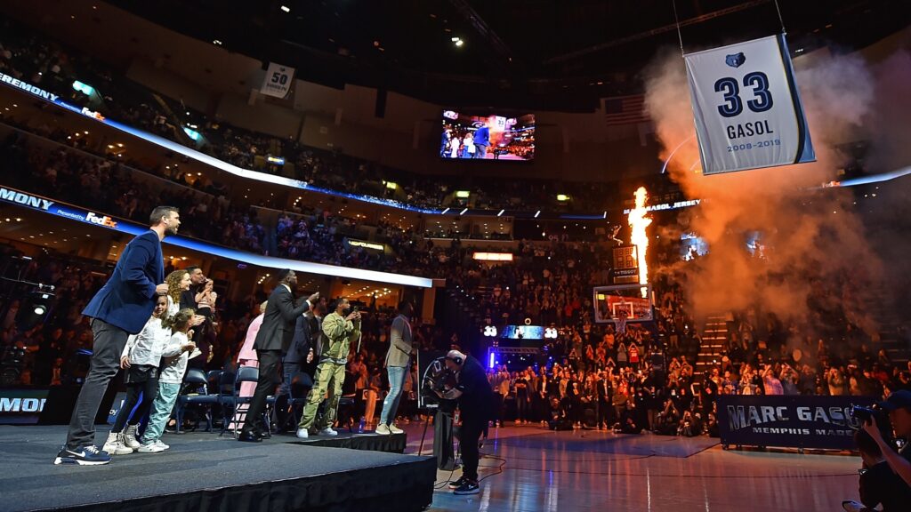 Οι Γκρίζλις αποσύρουν τη φανέλα με το Νο. 33 του Μαρκ Γκασόλ