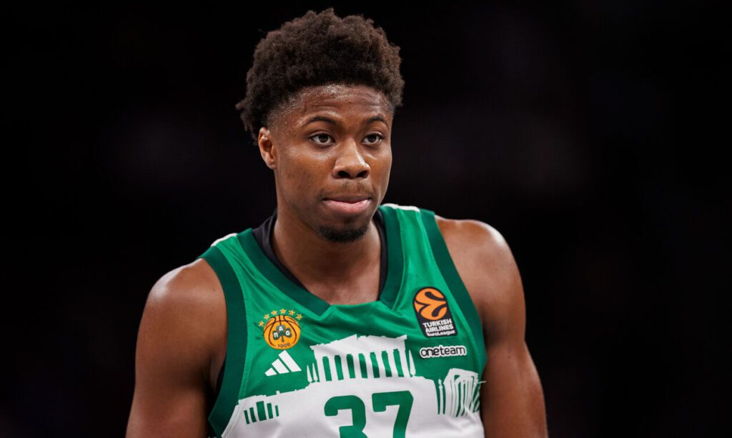 Ο Κώστας Αντετοκούνμπο υποφέρει από ενοχλήσεις στο γόνατο