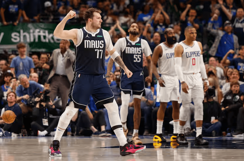 Προβάδισμα των Μάβερικς απέναντι στους Κλίπερς, πάνε για σκούπα οι Γουλβς