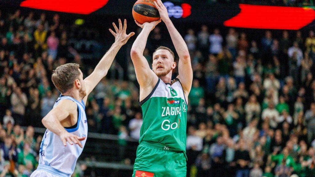 Ο Ρόλαντς Σμιτς ολοκληρώνει τη συμφωνία με την Εφές