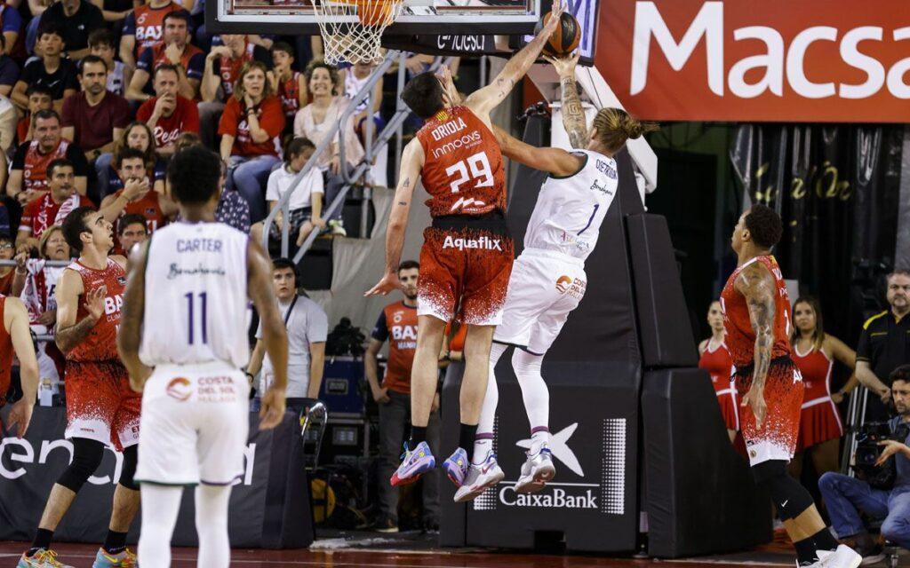 Η Ουνικάχα Μάλαγα προκρίθηκε στους ημιτελικούς αποκλείοντας την Μανρέσα