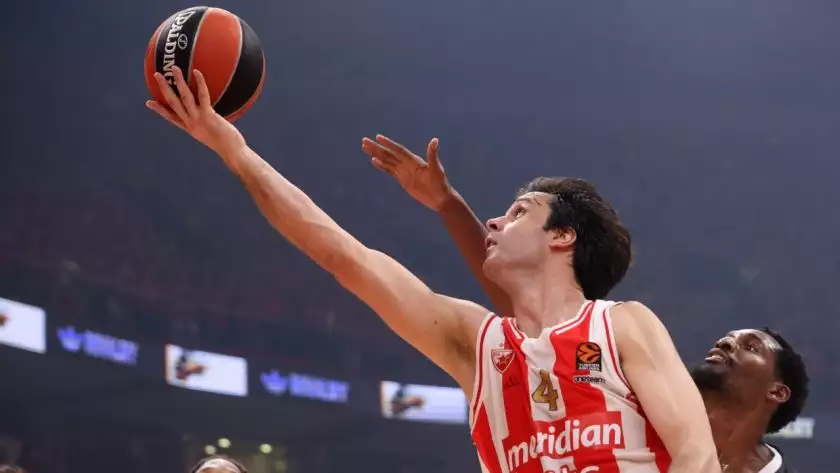 O Ερυθρός Αστέρας κάνει την αρχή κόντρα στην Παρτιζάν