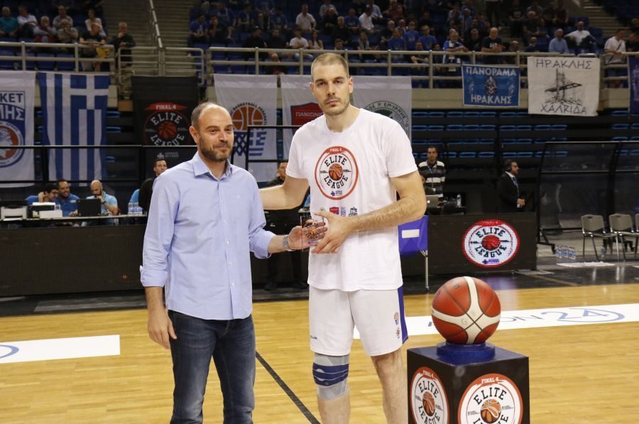 Σαρικόπουλος: «Θα συνεχίσω να σκέφτομαι σαν παίκτης, δημιούργησα σχέσεις ζωής στην καριέρα μου»