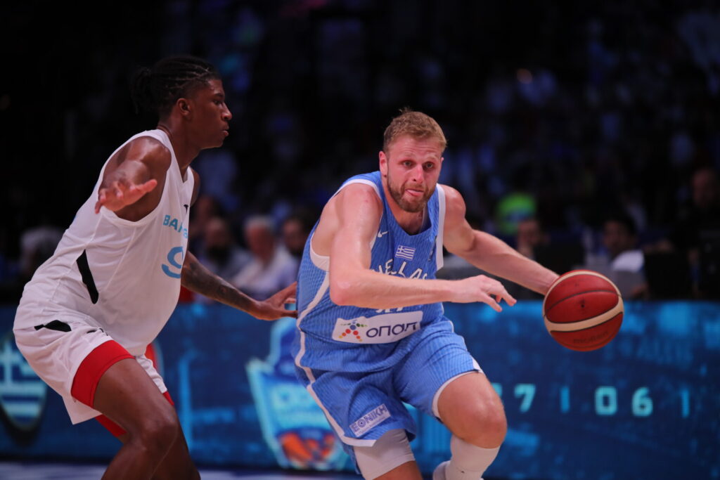 Β. Χαραλαμπόπουλος: «Θα κάνουμε τα πάντα για να χαρούν οι Έλληνες»