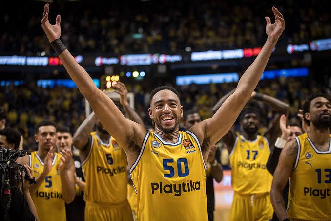 Φενέρμπαχτσε: Έκανε πρόταση στον Μπόνζι Κόλσον, σύμφωνα με Τούρκο δημοσιογράφο