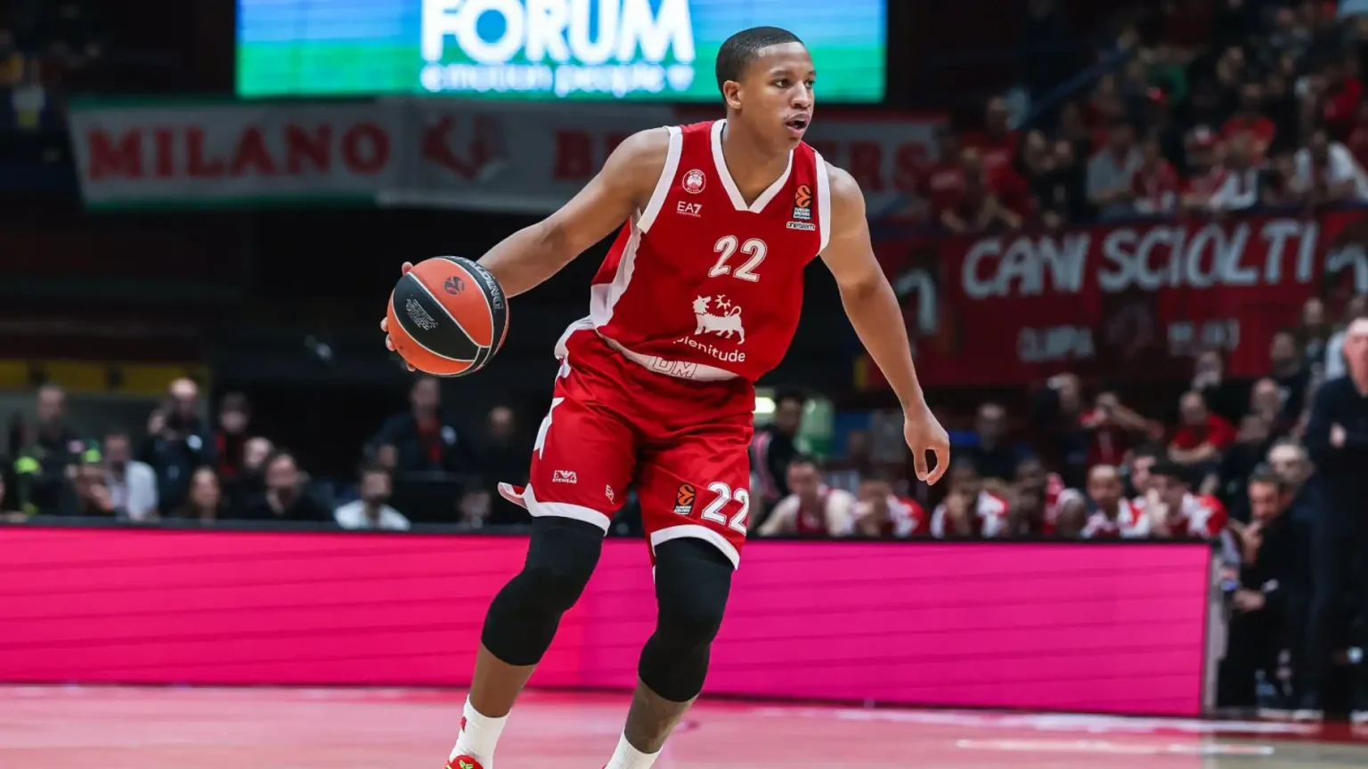 Φενέρμπαχτσε: Παίρνει τον Ντεβόν Χολ από την Αρμάνι