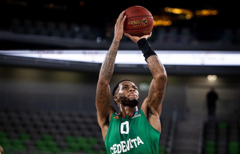 Τσεντεβίτα Ολίμπια: Ανανέωσε τον Ντι Τζέι Στιούαρτ για δύο χρόνια