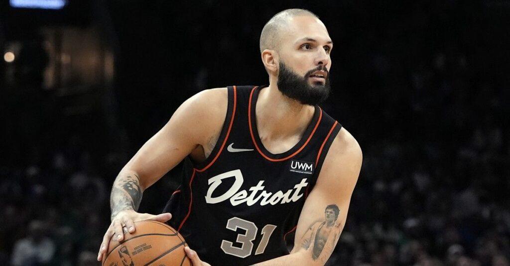 Ο Έβαν Φουρνιέ προτιμά να μείνει στο ΝΒΑ παρά να επιστρέψει στην Ευρώπη