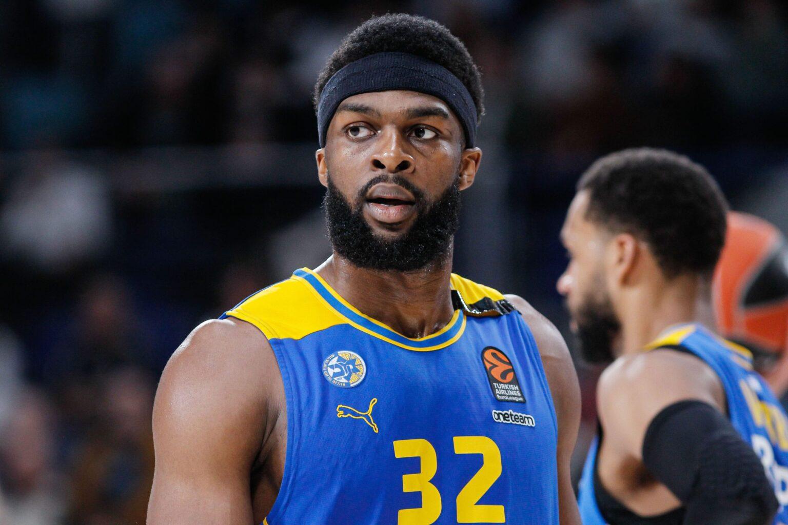 Αρμάνι: Έκανε δικό της τον Τζος Νίμπο