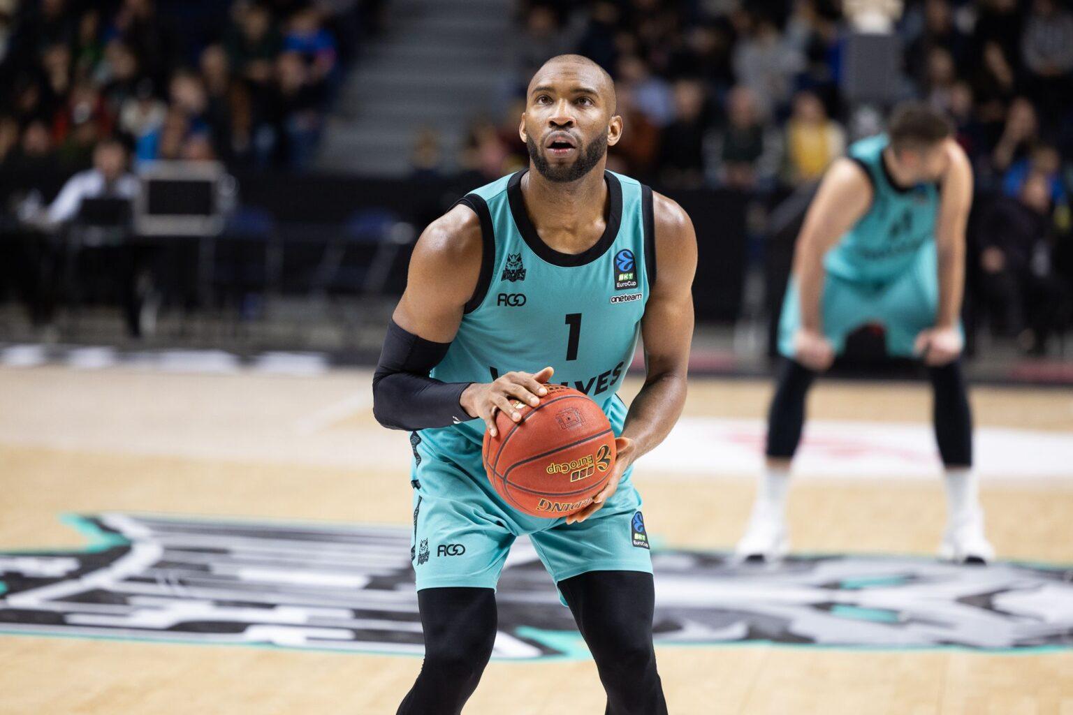 Μπουντούσνοστ: Έκλεισε τον Ρασίντ Σουλάιμον