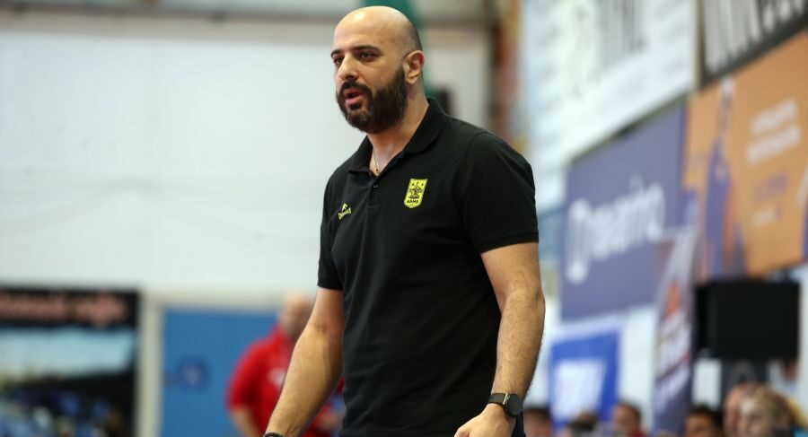 Κεσαπίδης: «Το καλύτερο 4άρι στην Ευρώπη ο Βεζένκοφ, ο τρόπος με τον οποίον δουλεύει είναι παράδειγμα για όλα τα παιδιά»