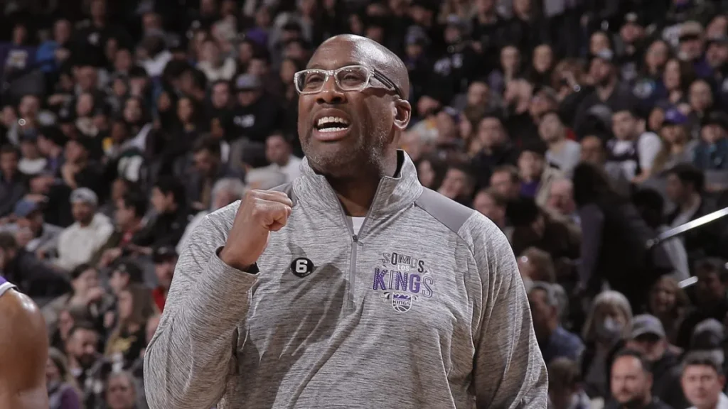 Σακραμέντο Κινγκς: Κρατάνε τον Μάικ Μπράουν για άλλα τρία χρόνια