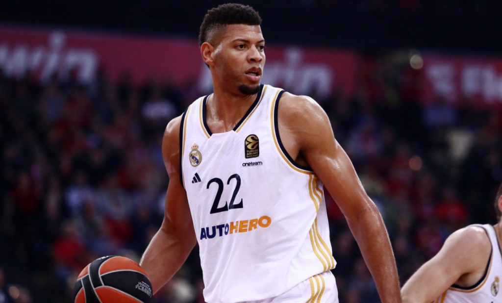 Ρεάλ Μαδρίτης: Ανακοίνωσε την παραμονή του Ταβάρες μέχρι το 2029