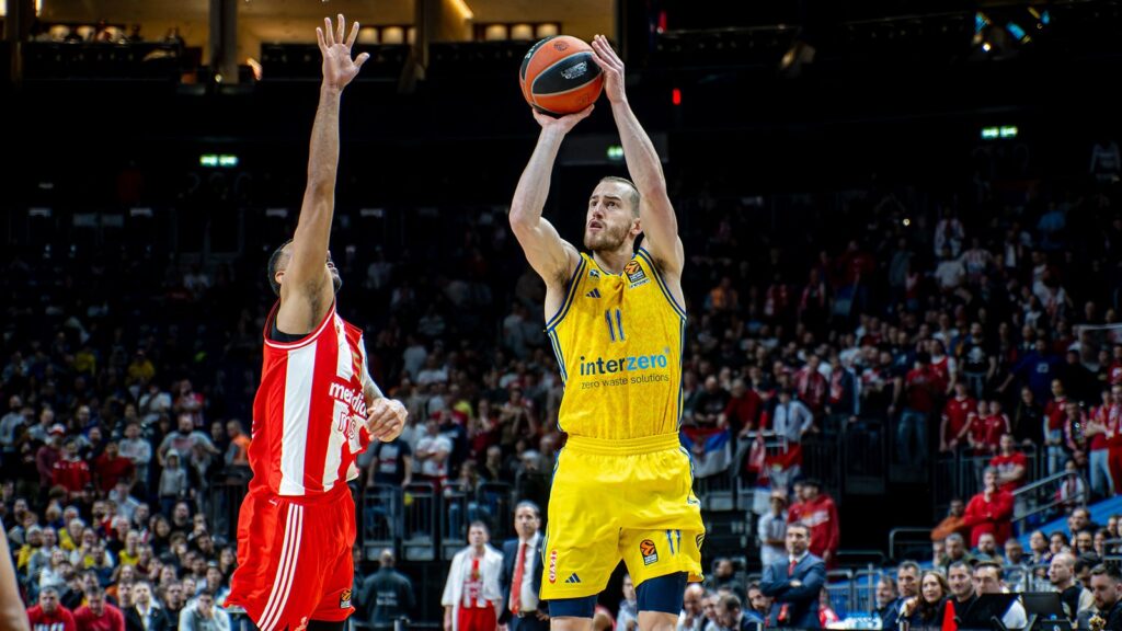 Άλμπα Βερλίνου: Κρατάει τον Ματ Τόμας για έναν ακόμα χρόνο