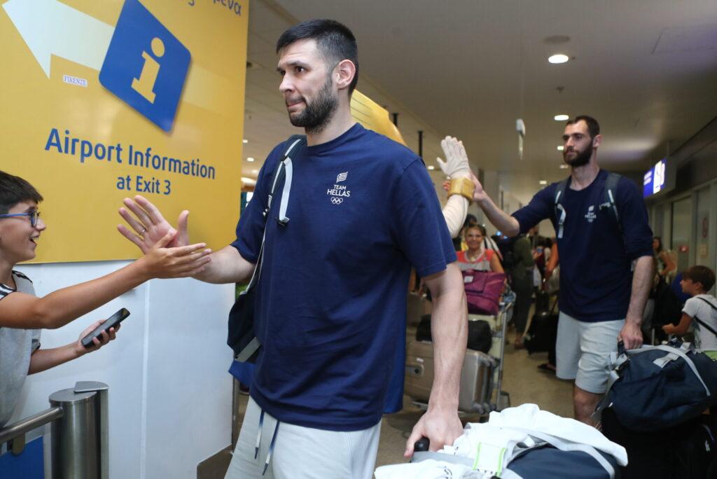 Υποδοχή με χειροκρότημα για την Εθνική Ανδρών