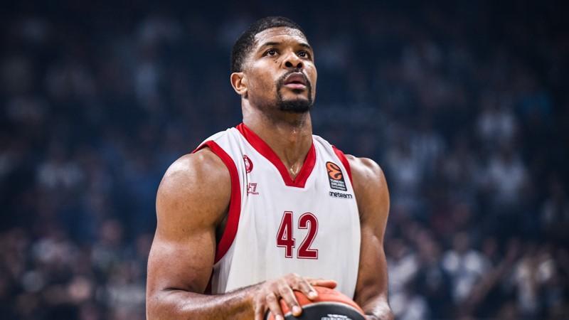 Ο Κάιλ Χάινς ανακοίνωσε το “αντίο” του στα παρκέ