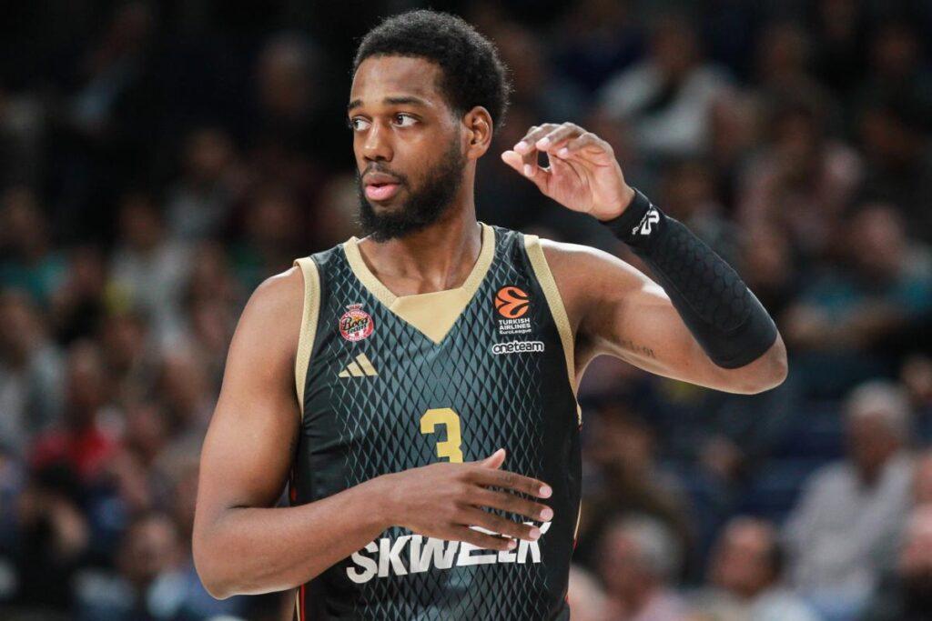 Πολωνία: Παίρνουν διαβατήρια Λόιντ και Χάρντινγκ