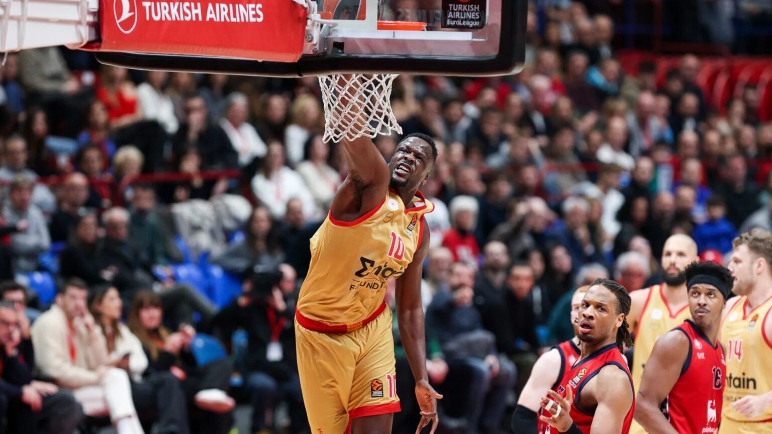 Αρμάνι – Ολυμπιακός 83-84: έκλεισε το 2024 στην κορυφή (vid)