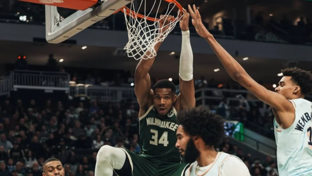 Μπακς – Σπερς 121-105: «Σβηστά» με κυρίαρχο Αντετοκούνμπο που έγραψε ιστορία