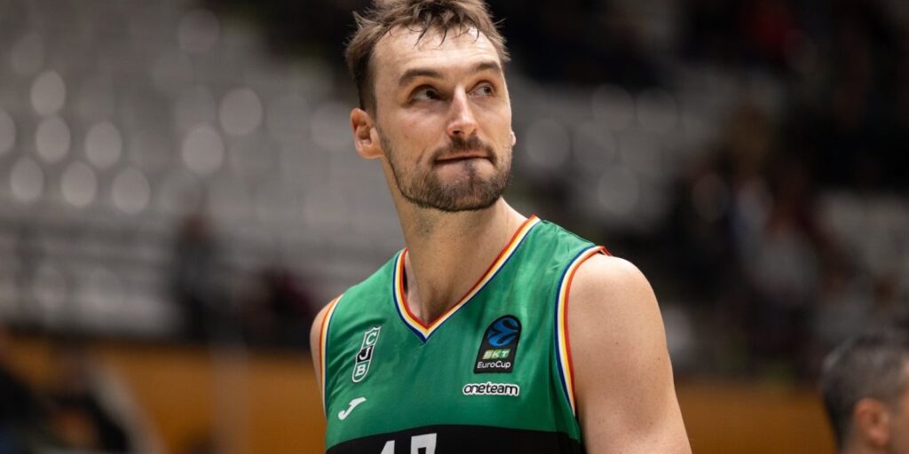 Σαμ Ντέκερ: Μένει στην Μπανταλόνα μέχρι το τέλος της χρονιάς