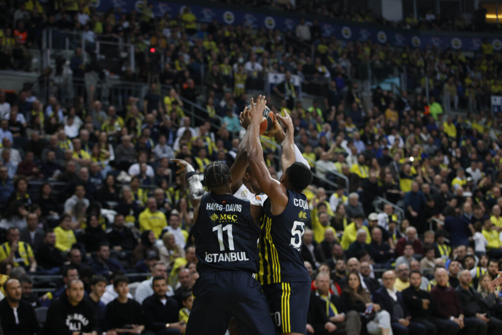 Η Φενερμπαχτσέ κατασπάραξε τη Ρεάλ Μαδρίτης με 78-67