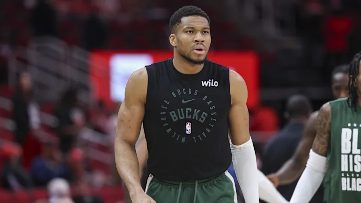 NBA, Γιάννης Αντετοκούνμπο: “Το έχω πει, αλλά κανείς δεν ακούει τον Ελληνονιγηριανό από την Ελλάδα: Όποιος παίζει σε ματς της FIBA, μετά έχει σεζόν καριέρας στo ΝΒΑ”