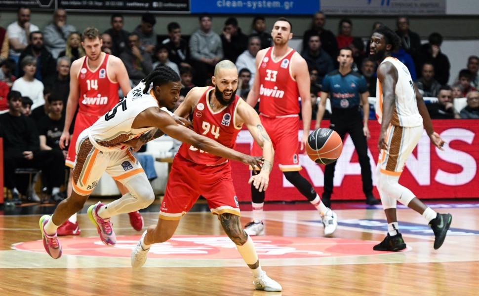 Προμηθέας – Ολυμπιακός 74-77: Ο Μιλουτίνοφ κυριάρχησε αλλά ο Λαρεντζάκης πήρε το θρίλερ