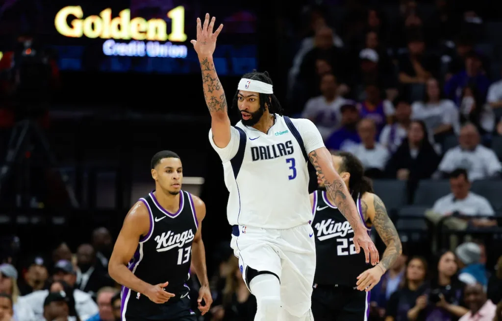 Κινγκς – Μάβερικς 106-120: Ο Ντέιβις κράτησε… ζωντανό το Ντάλας για τα playoffs