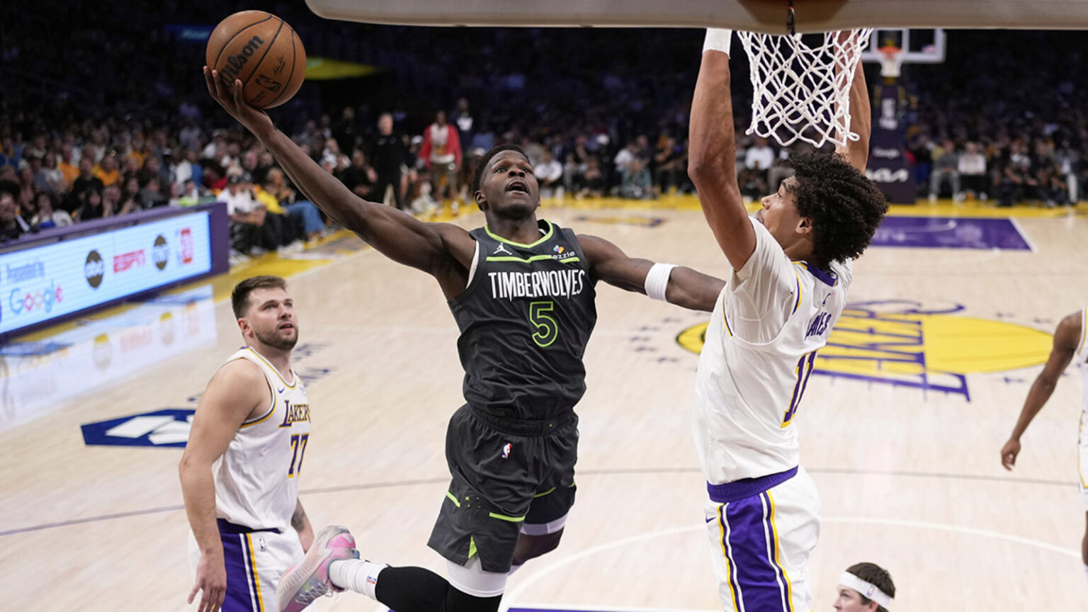 Λέικερς – Τίμπεργουλβς 95-117: Η 37άρα του Ντόντσιτς δεν ήταν αρκετή – Μπρέικ από τους Γουλβς