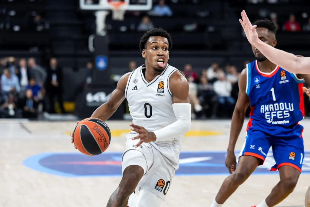 Η Παρί έτρεχε με… 114 και προκρίθηκε στα ημιτελικά με θετικούς Σορτς και Ουόρντ