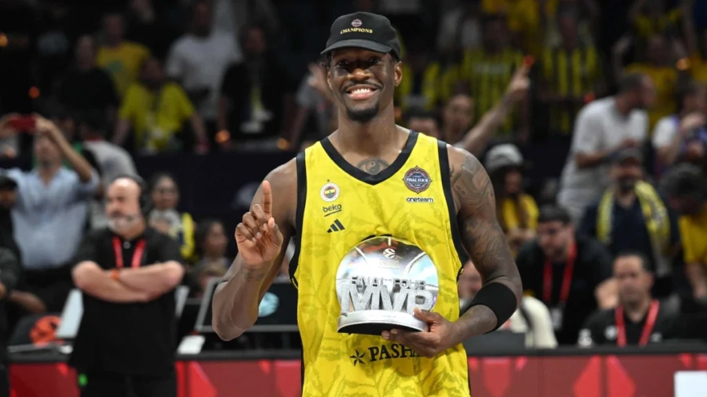 Φενερμπαχτσέ: Στους Γκρίζλις ο Μπιμπέροβιτς, προς το NBA και ο Χέιζ-Ντέιβις