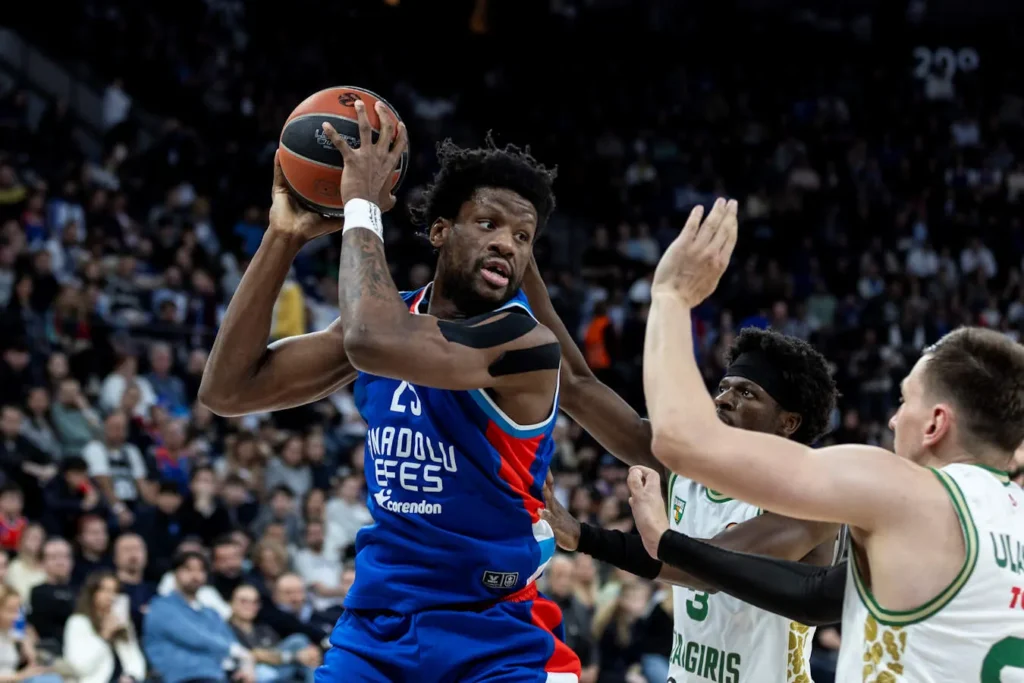 Χάποελ Τελ Αβίβ: Έκλεισε τον Ντάνιελ Οτούρου και έκανε πρόταση στον Πι Τζέι Ντόζιερ