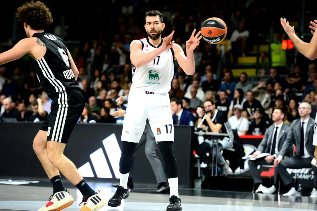 Αρμάνι: Ανανέωσε με τον Ρίτσι για δύο χρόνια