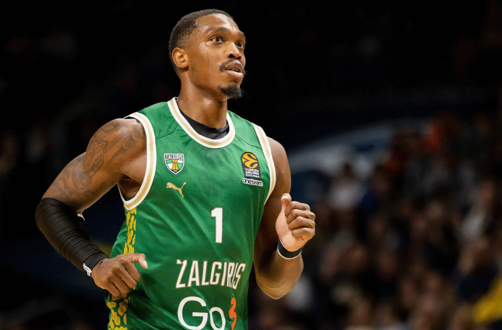 Μακάμπι: Κάνει δικό της τον Λόνι Γουόκερ