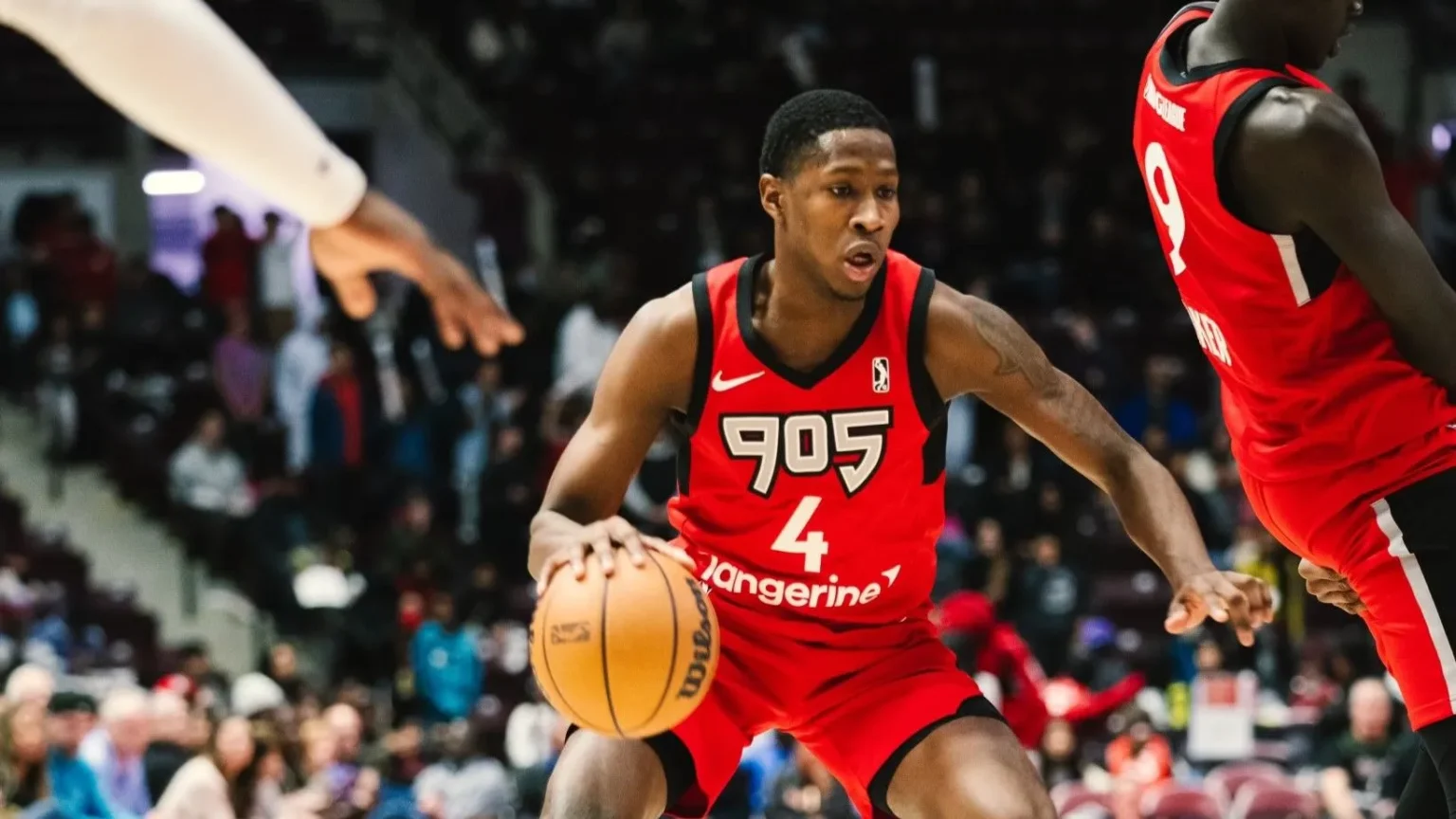 Βαλένθια: Επίσημη η προσθήκη του Ομάρι Μουρ