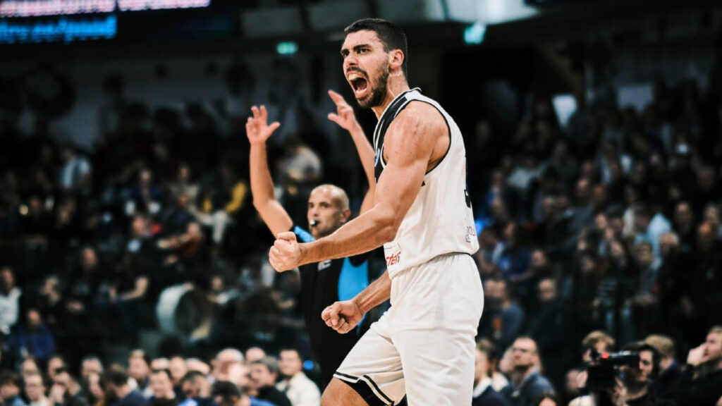 ΠΑΟΚ: Ανανέωσε για μία χρονιά ο Περσίδης