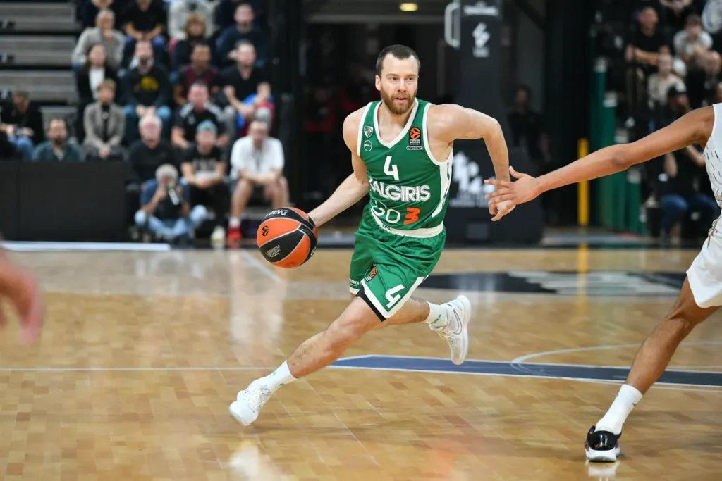 ΑΕΚ: Στην Αθήνα ο Λεκαβίτσιους, περνάει εξετάσεις και υπογράφει