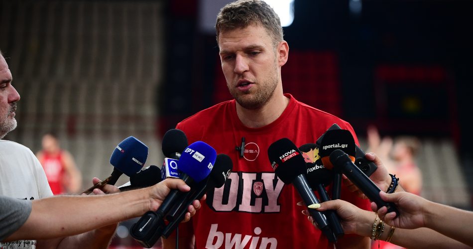 Βεζένκοφ: «Η ομάδα θέλει χρόνο και υπομονή»