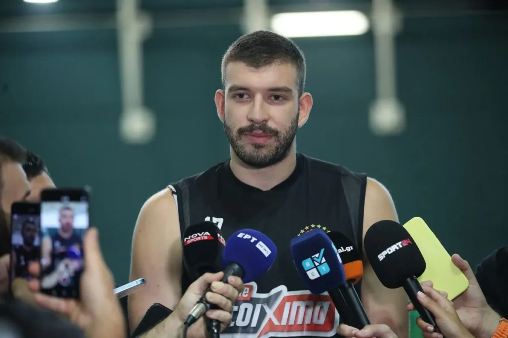 Ρογκαβόπουλος: «Να κατακτήσουμε τρόπαια – Να είμαστε στις φωτογραφίες προς στην αρένα»