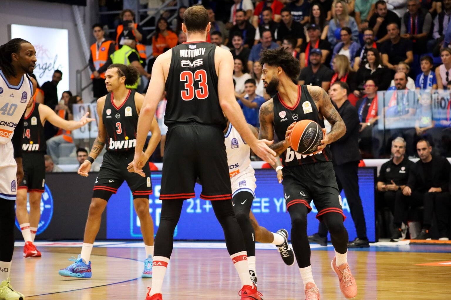 Ολυμπιακός – Μύκονος 91-65: Εύκολη νίκη στο ιστορικό πρώτο παιχνίδι της Μυκόνου στη μεγάλη κατηγορία