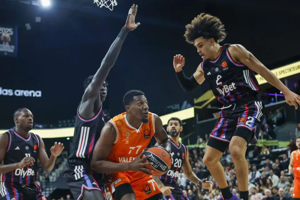 Μεγάλη ανατροπή της Παρί: Επικράτησε 90-86 της Βαλένθια με καταιγιστικό φινάλε