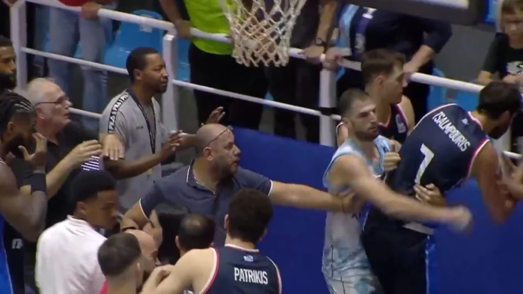 Κολοσσός: Επεισόδιο με φιλάθλους κατά Πανιωνίου – Άμεση αντίδραση της ΚΑΕ και αφαίρεση διαρκείας για την προστασία του αθλητικού πνεύματος