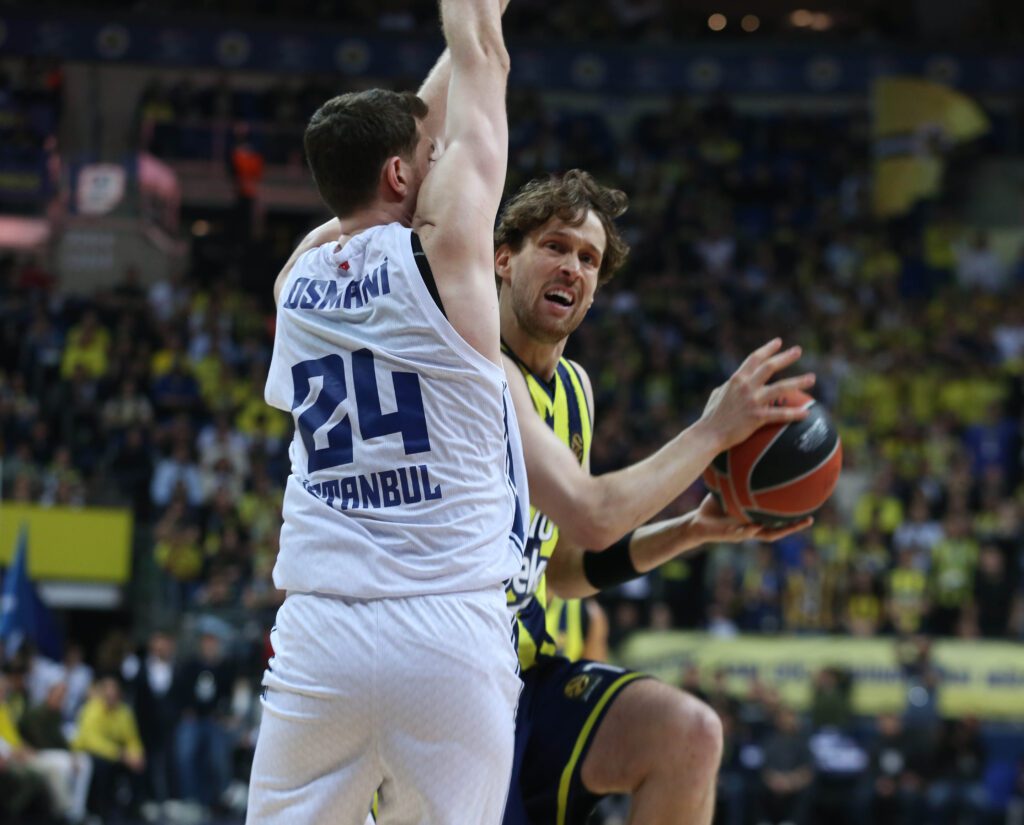Φενέρμπαχτσε – Αναντολού Εφές 79-62: Κυριαρχία στην Πόλη και 17η νίκη στη EuroLeague